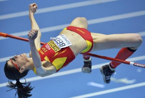 Ruth Beitia pasó a la final en el Mundial de pista cubierta de atletismo; Kevin López y Borja Vivas cayeron en 800 y peso. La cita deja imágenes brillantes.