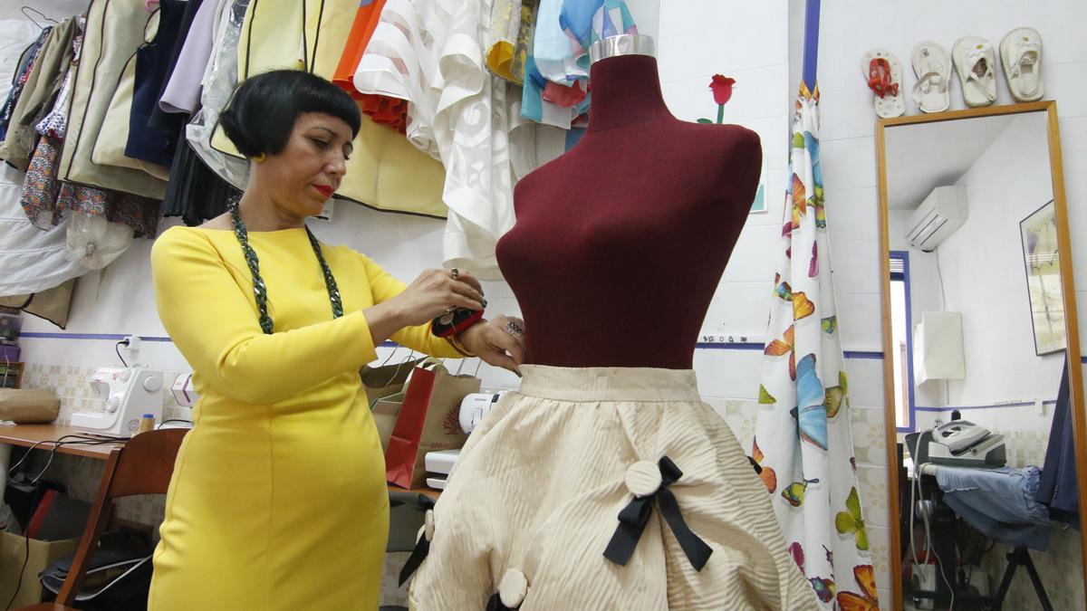 Alberta Rodríguez, en su atelier de la calle Cárcamo.