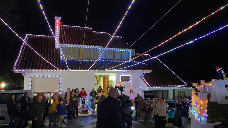 Ni en Vigo ni en Santiago: la casa con más luces de Navidad está en un pequeño pueblo pesquero de Galicia