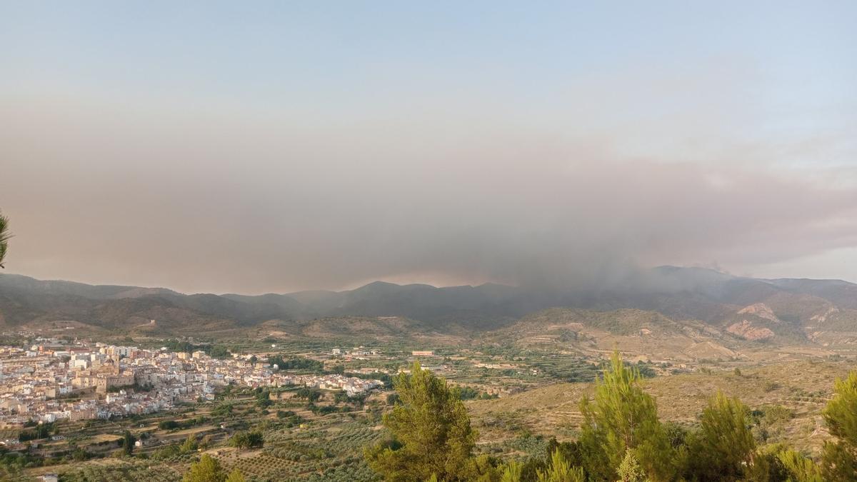Vista del incendio de Calles desde Chelva.