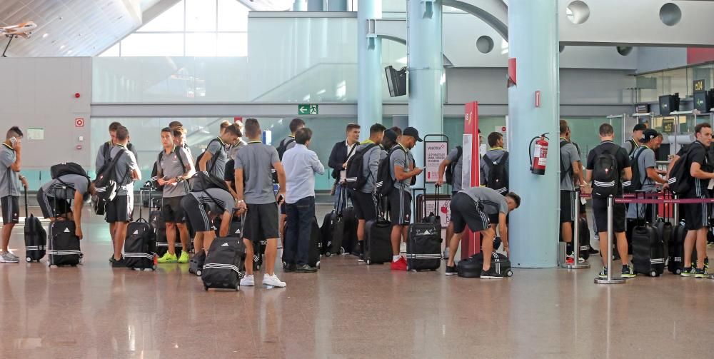 El equipo vigués despega desde Peinador para arrancar la gira italiana, que dirará diez días y en la que se enfrentará a Fiorentina, Pisa, Pescara, Milan y Sassuolo