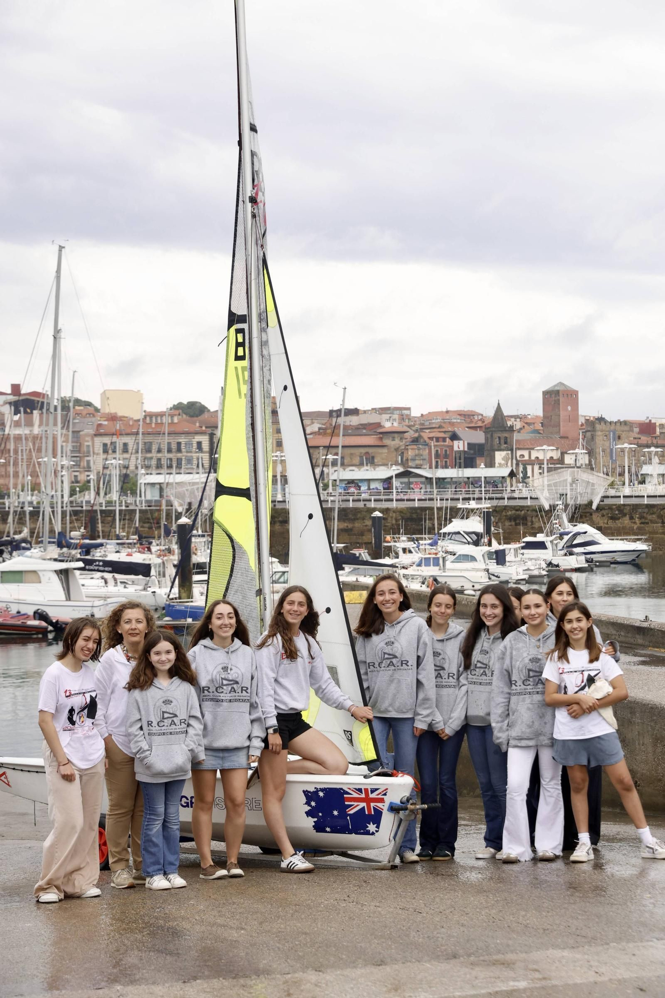 Todo listo en Gijón para la escala de la Princesa Leonor con el Elcano: así lo viven las alumnas del Club de Regatas (en imágenes)