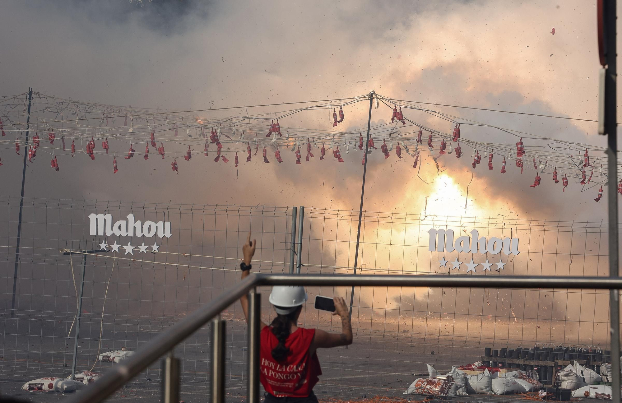 Resumen de los actos de inicio de las Hogueras 2024 ( Mascletà, Pasodoble, Homenaje Foguerers y Barraquers, desfile del Pregón y Pregón oficial )