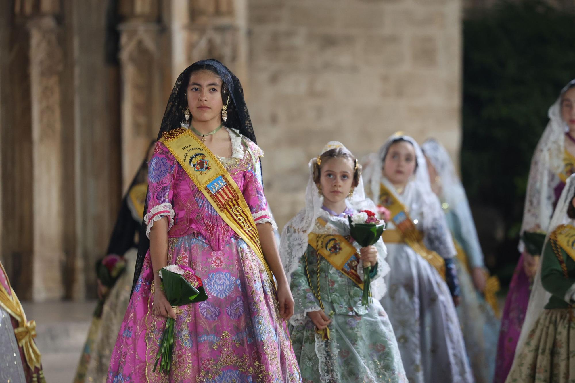 Búscate en el primer día de la Ofrenda en la calle San Vicente entre las 22 y las 23 horas