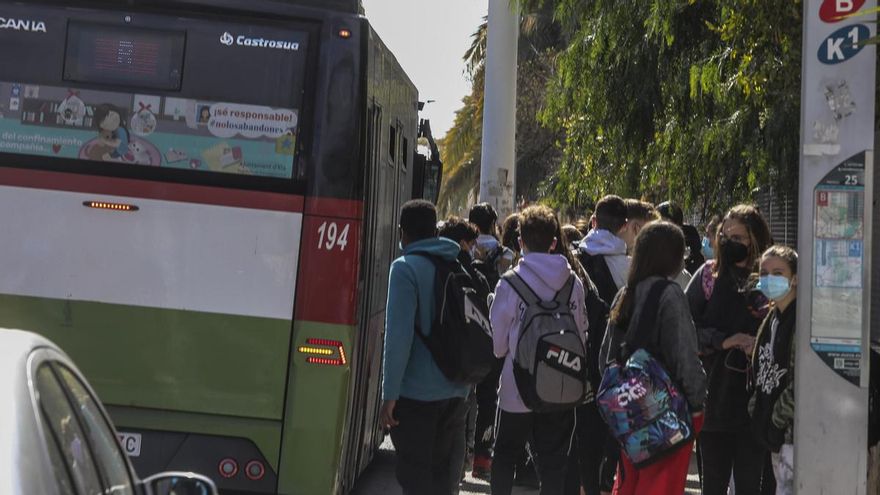 Los autobuses urbanos de Elche ya permiten pagar con el móvil y tendrán