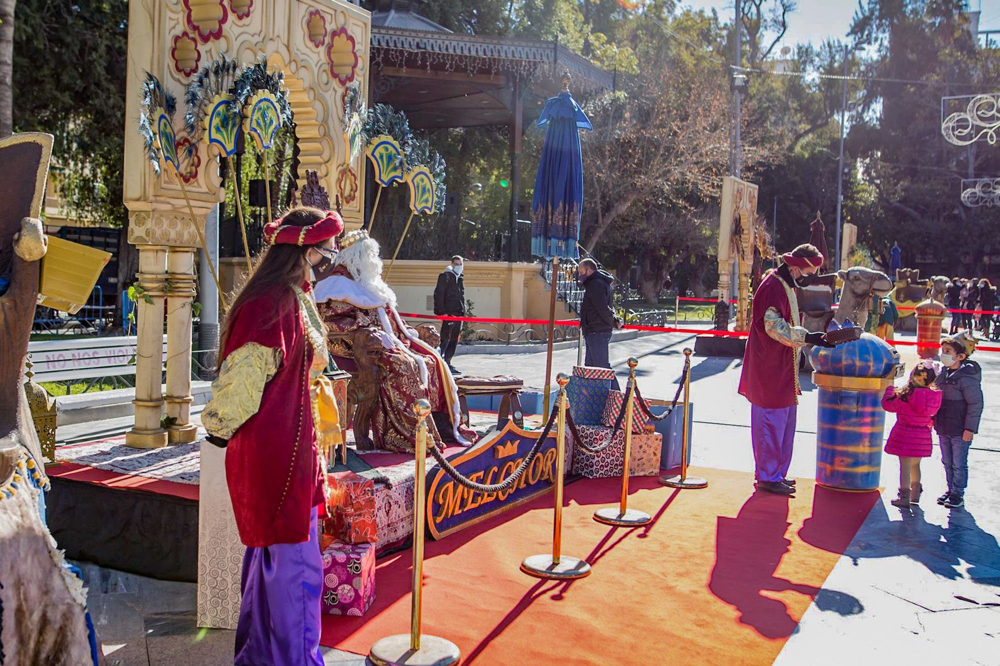 Los Reyes Magos reciben a los niños de Orihuela en la Glorieta