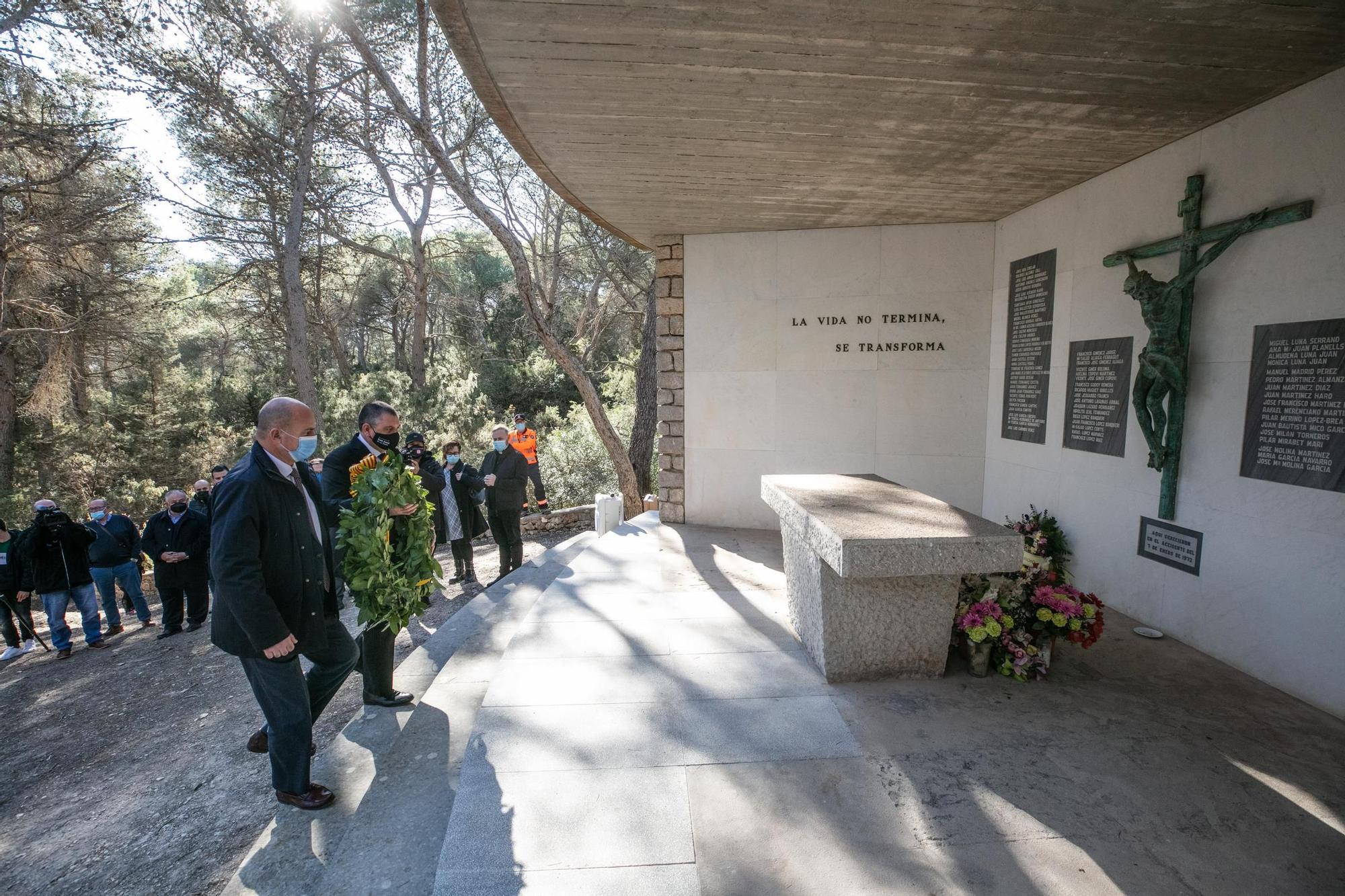 Homenaje a las víctimas del accidente aéreo de ses Roques Altes