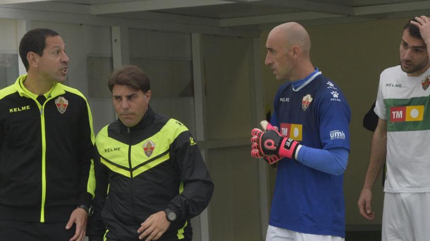 José Juan, en el túnel de vestuarios del estadio Martínez Valero