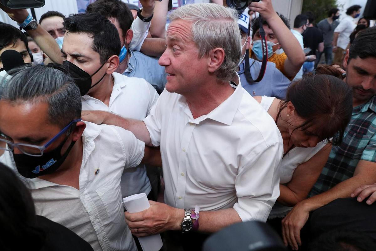 Kast, entre sus seguidores.jpg Kast, entre sus seguidores.jpg