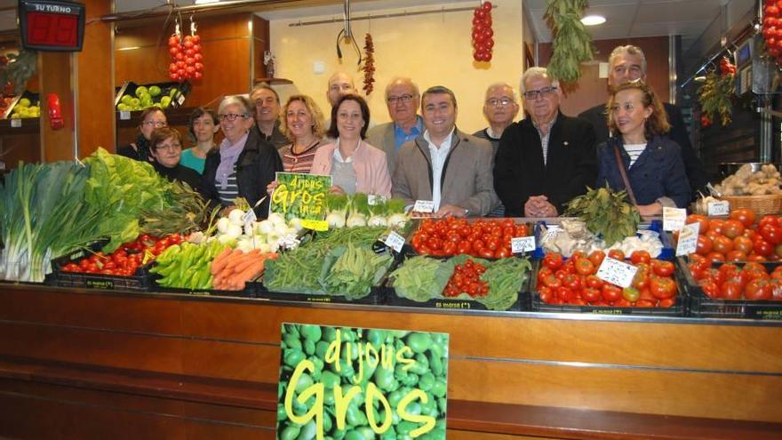 El alcalde y representantes de las asociaciones que organizan la feria la presentaron ayer.