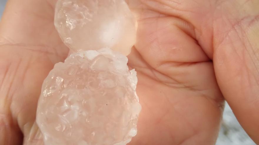 Piedras de granizo como nueces en Santa María de la Vega