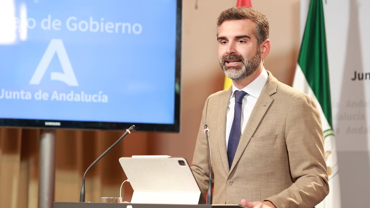 El consejero de Sostenibilidad, Medio Ambiente y Economía Azul y portavoz del Gobierno, Ramón Fernández-Pacheco, comparece en la rueda de prensa del Consejo de Gobierno de Andalucía.