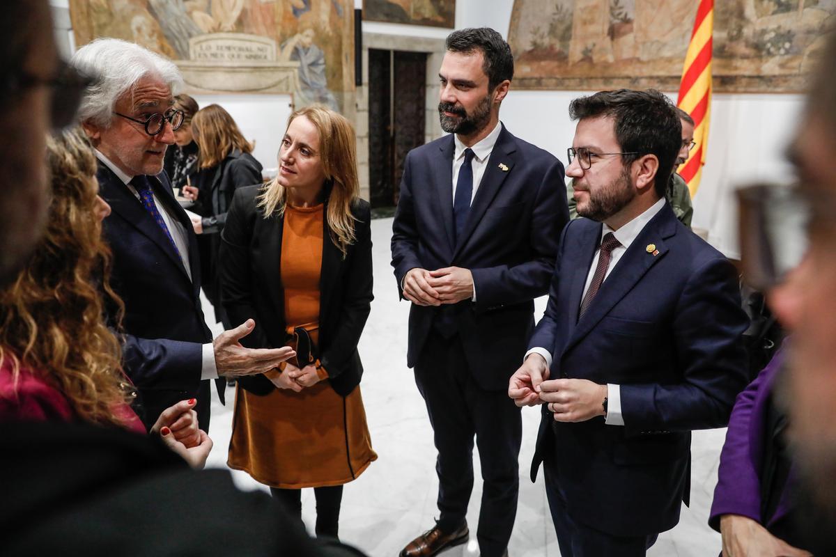 Pere Aragonès exhibeix davant el PSC i Junts el suport de la patronal i els sindicats als Pressupostos