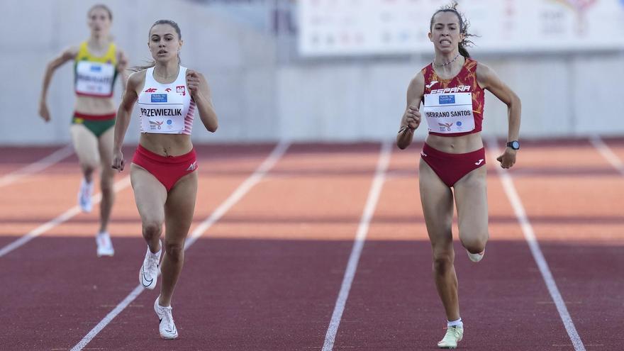 Alba Serrano, durante su semifinal de los 400 metros lisos