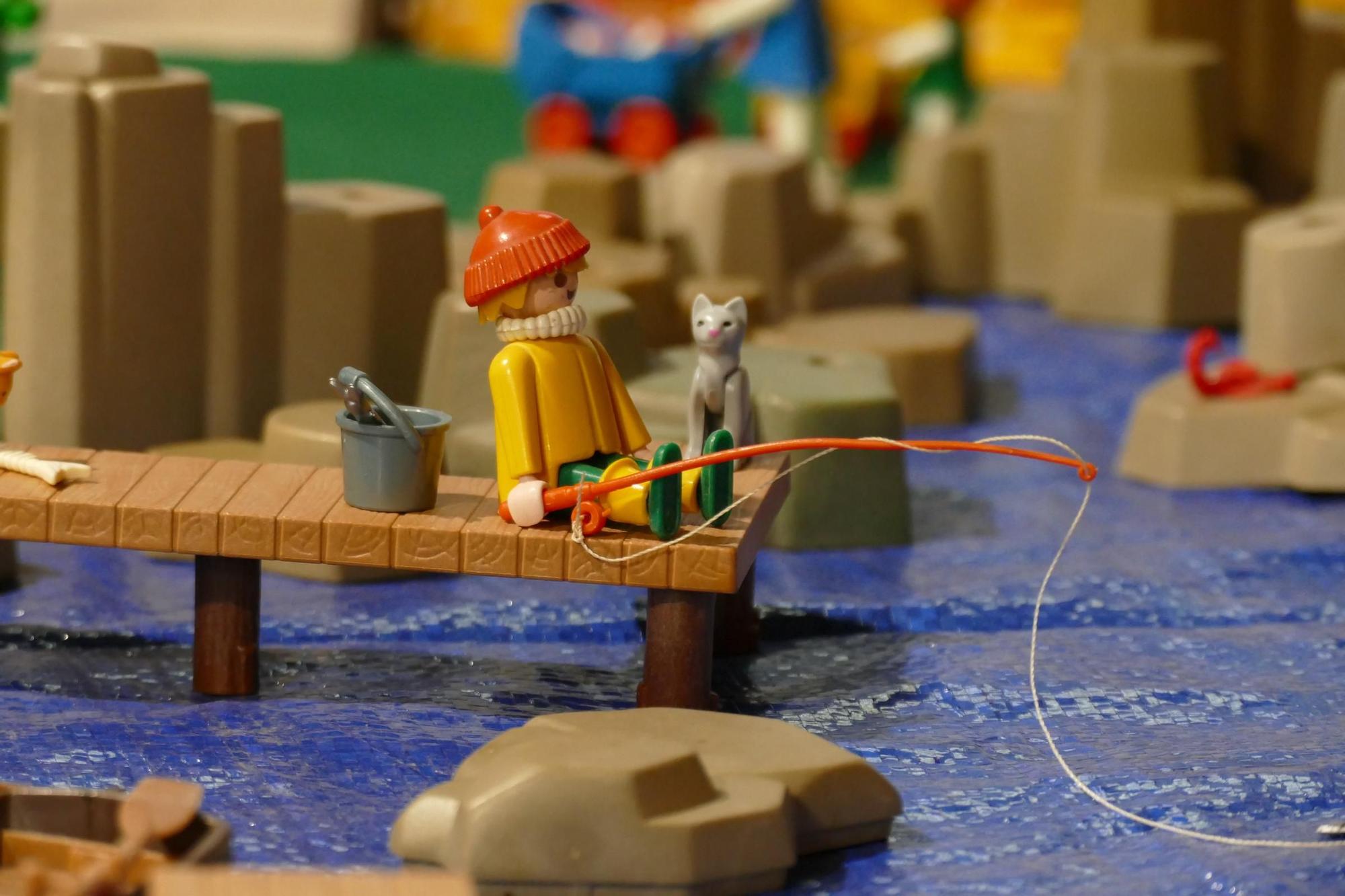 Centenars de clicks de Playmobil ocupen el Casino Menestral Figuerenc