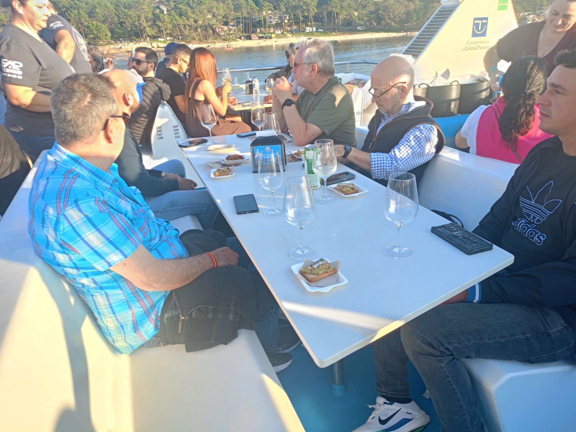 La ruta de «Viños singulares polo mar» a bordo del catamarán «Gran Cormorán Jet», esta tarde-noche.