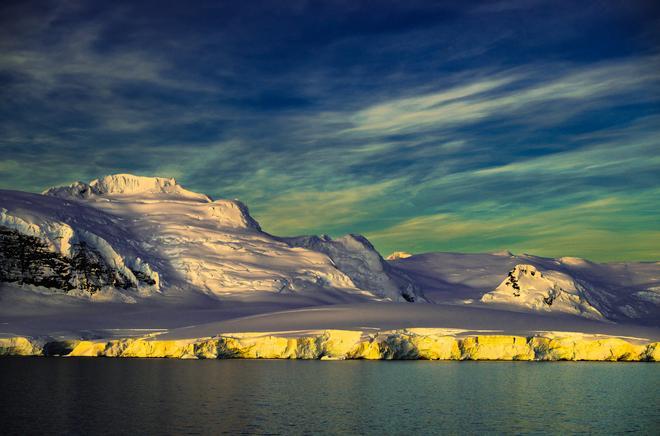Pirámides Antártida - paisaje helado