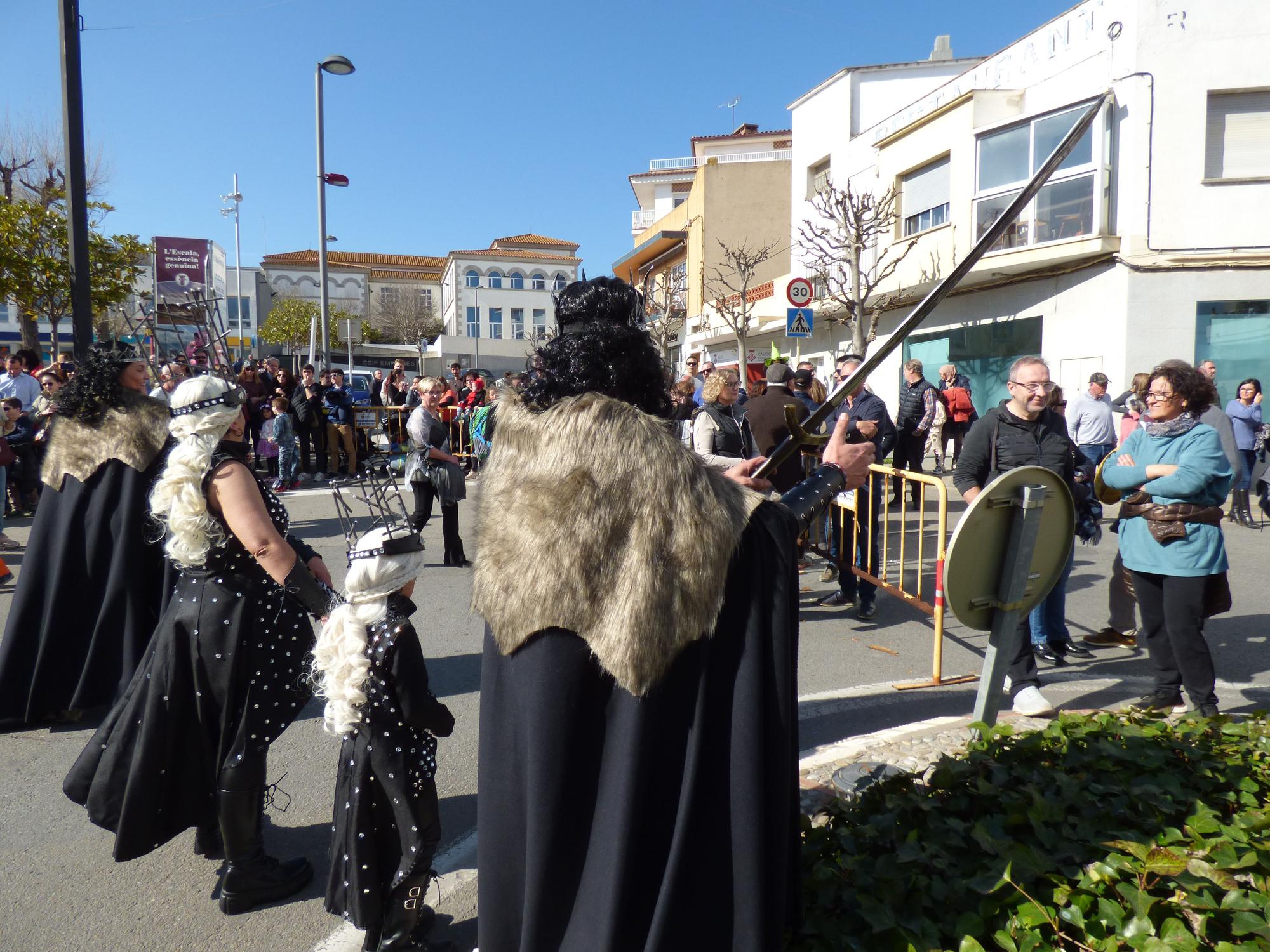 L'Escala vibra amb una rua de carnaval carregada d'imaginació