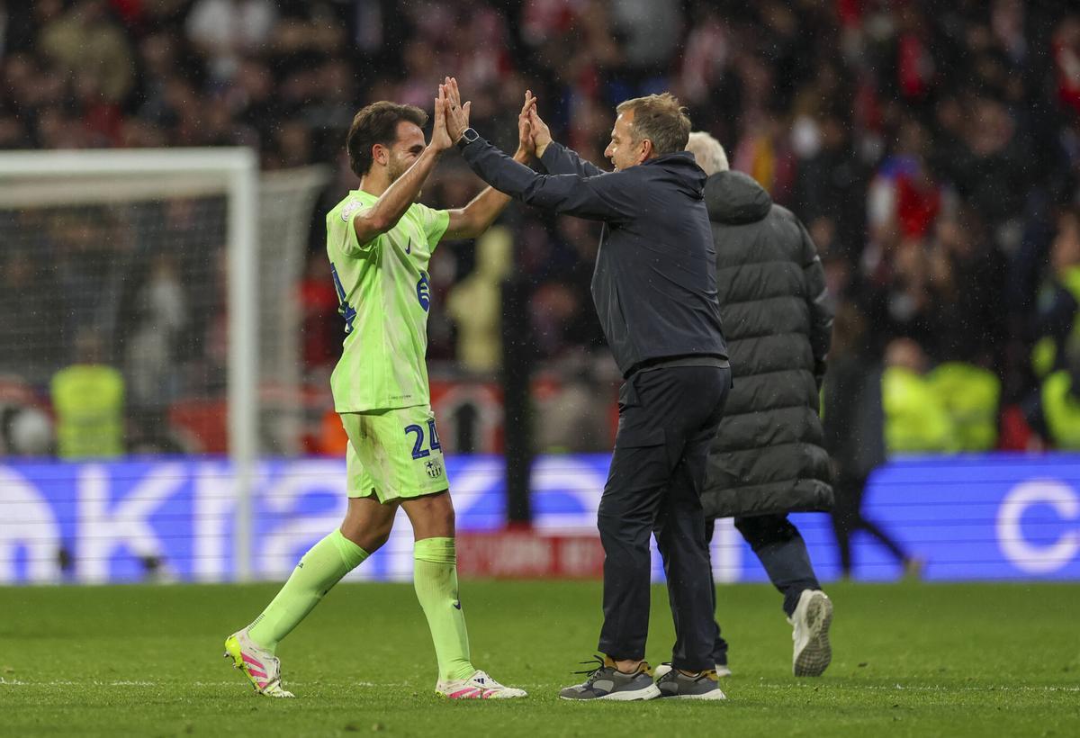 Flick y los jugadores lo celebraron por todo lo alto en el césped del Metropolitano Flick y los jugadores lo celebraron por todo lo alto en el césped del Metropolitano
