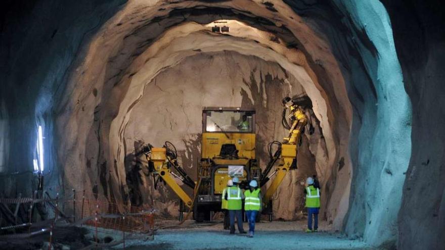 Interior de las obras del túnel de A Canda, del AVE entre Galicia y Madrid.