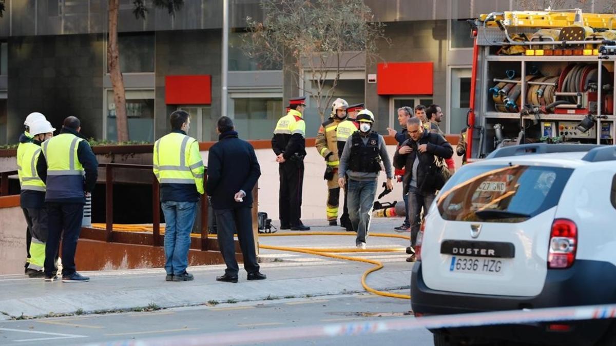 Dispositivo de seguridad alrededor del lugar del siniestro en Viladecans.