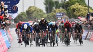 El ciclista australiano Kaden Groves (Alpecin-Deceuninck) ganó este miércoles la quinta etapa del Giro de Italia, disputada entre Atripalda y Salerno sobre 171 kilómetros