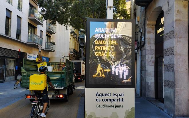Barcelona inicia una prueba piloto en Gran de Sant Andreu para ordenar peatones, bicis y patinetes