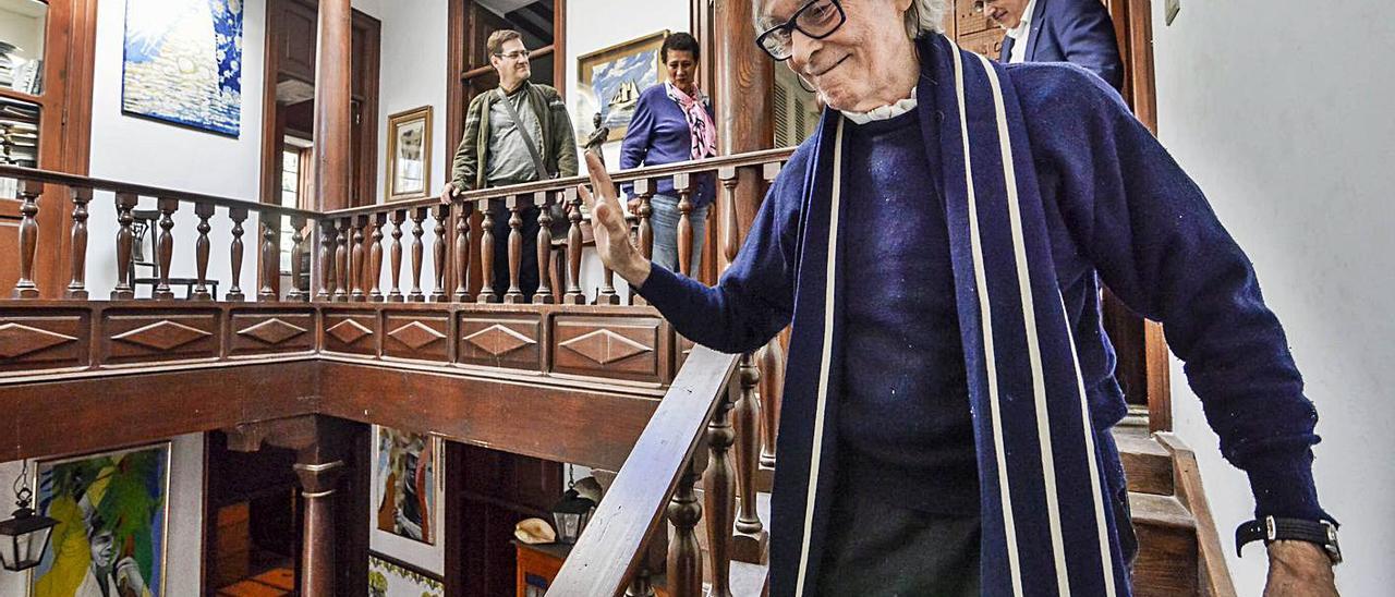 Pepe Dámaso, durante la visita de representantes del Cabildo a su casa natal en diciembre de 2017. | | J. PÉREZ CURBELO