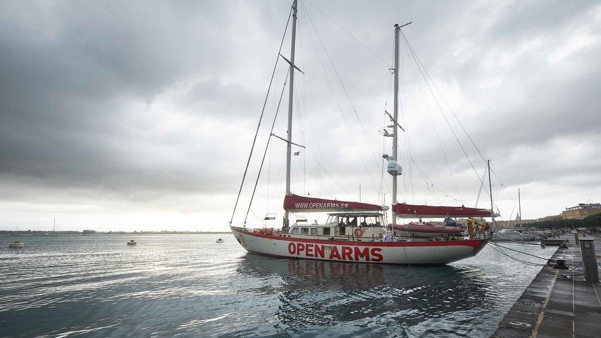 Diario de a bordo: Òscar Camps, director de Open Arms, nos enseña el velero Astral.