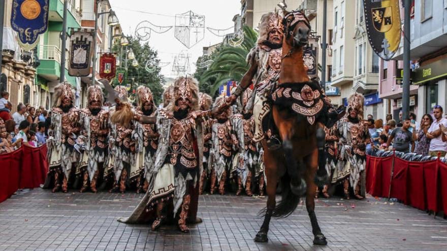 Una de las escuadras que desafilaron en la Entrada de Moros y Cristianos de Cocentaina.