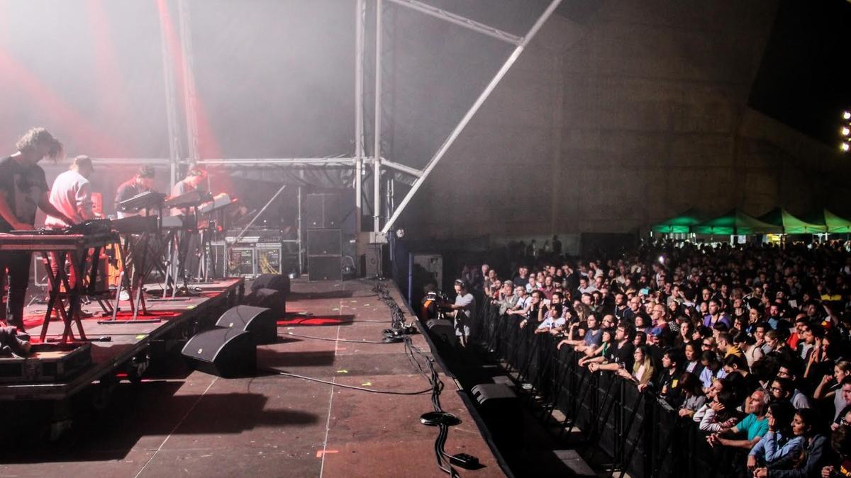 Un momento de la actuación de S U R V I V E en el Primavera Sound.