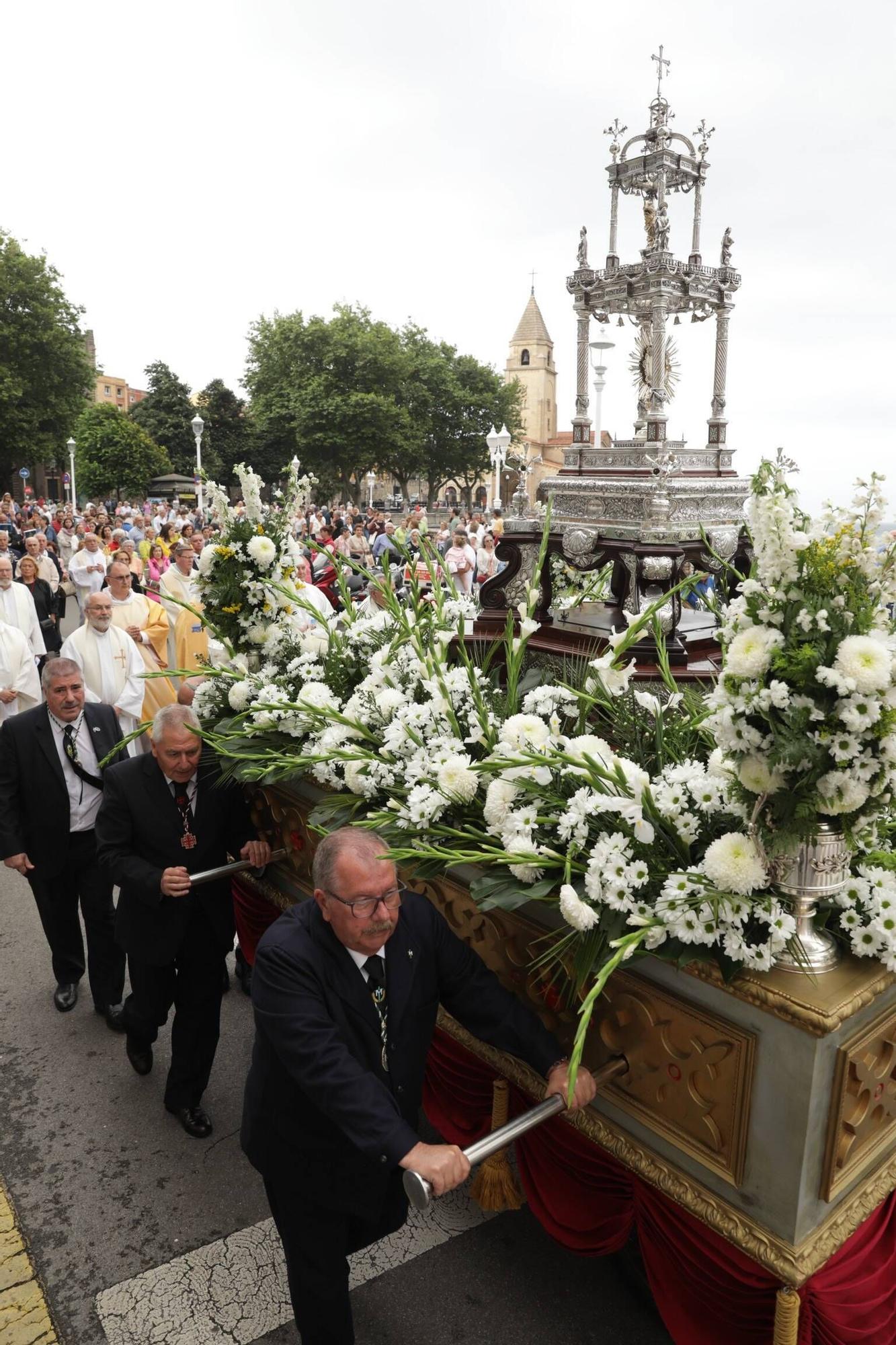 En imágenes: así fue la celebración del Corpus Christi por las calles de Gijón