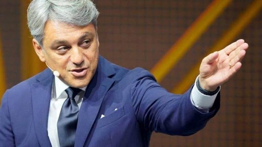 Luca de Meo presenta Renaulution, el plan estratégico del Grupo Renault.