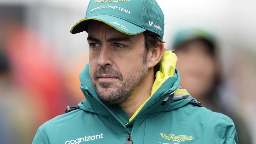 Fernando Alonso renueva con Aston Martin hasta 2026