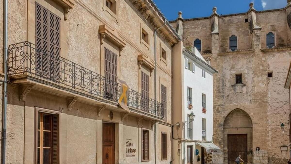 La Plaça Vella y la parroquia de Pollença