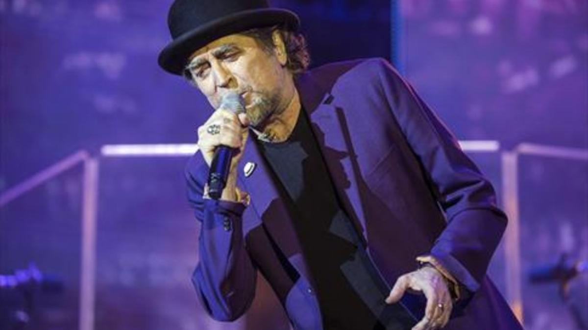 Joaquín Sabina, durante el concierto que realizó anoche en Úbeda, su localidad natal, donde empezó la gira española del disco 'Lo niego todo'.