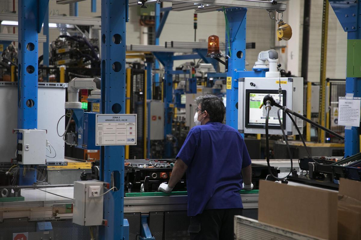 Trabajos en la zona de baterías de Ford Almussafes.