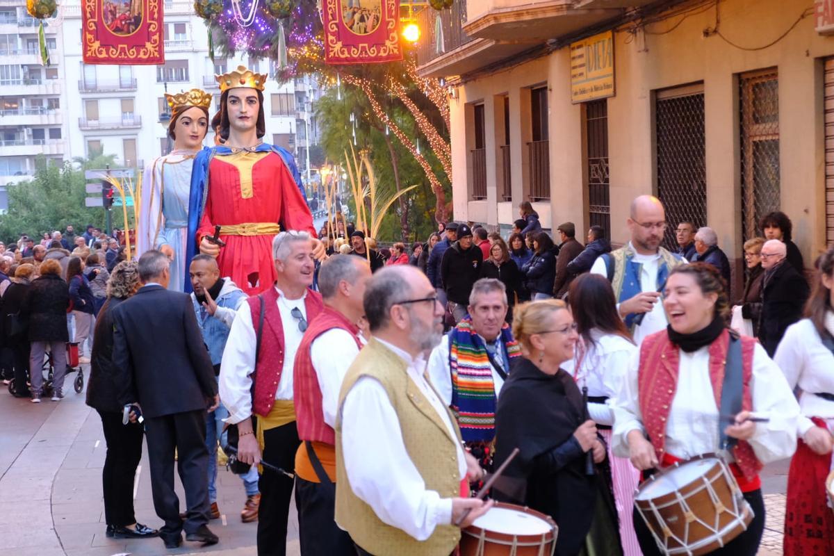 Los espectaculares cabezudos que participaron en el desfilo en Elche