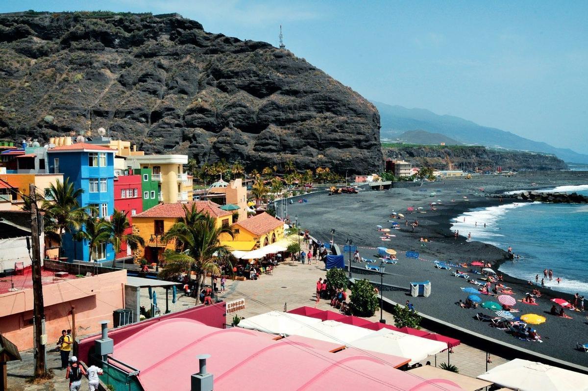 Playa y puerto del municipio de Tazacorte, La Palma