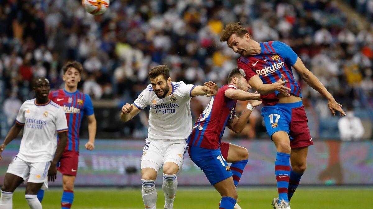 "¡Aparece libre de marca, lleno de potencia y de puntería el uruguayo Valverde, que con la pierna derecha fusila Ter Stegen!"