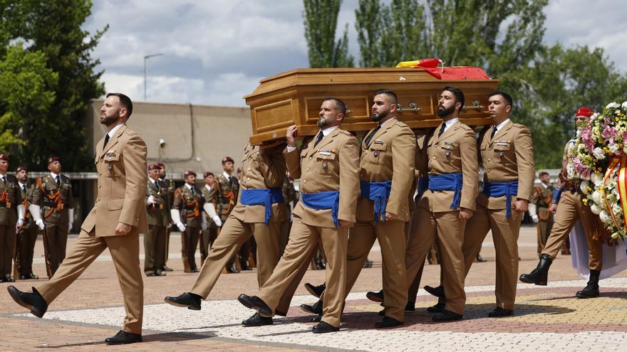 Las Fuerzas Armadas honran la memoria del cabo fallecido en Polonia.