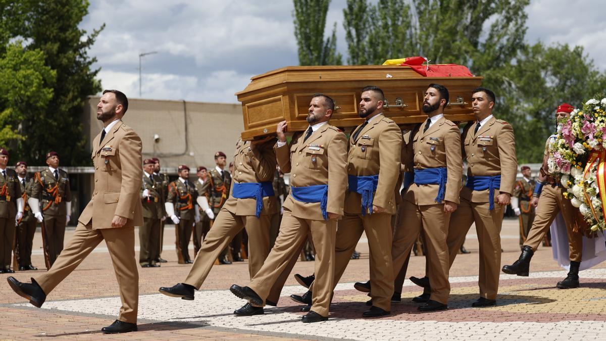 Las Fuerzas Armadas honran la memoria del cabo fallecido en Polonia.