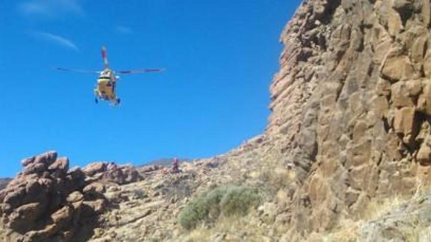 Rescate de los dos heridos en un valle del Teide