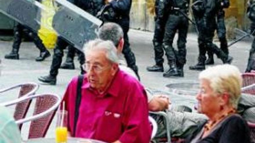 Patxi López prueba en Bilbao su política de asfixia a los radicales