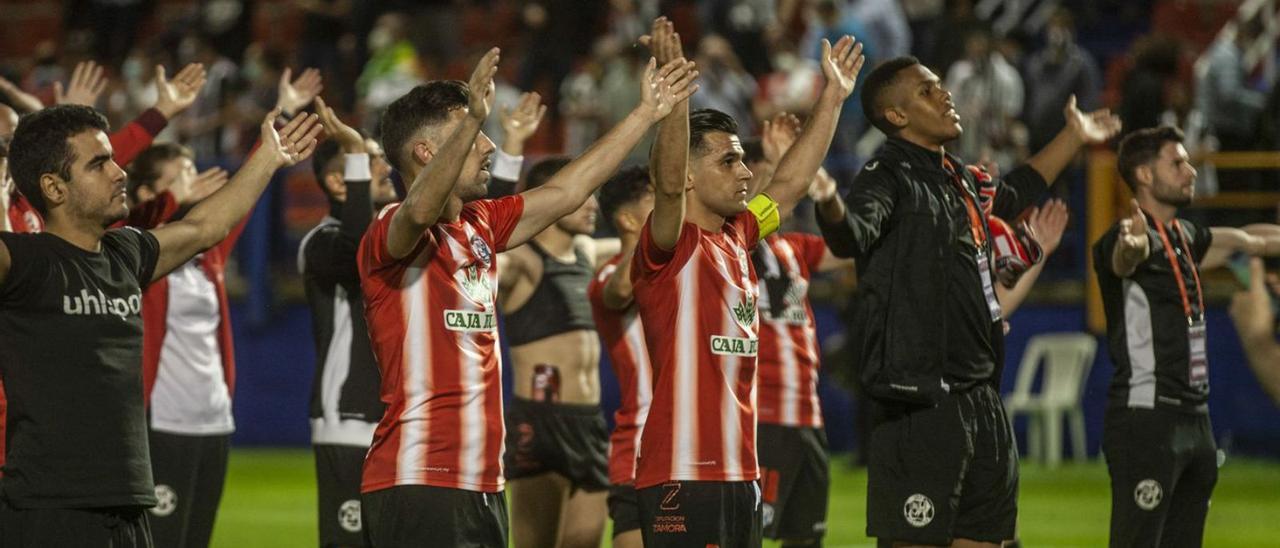 La derrota en el play off de Almendralejo marcó el inicio de la caída del equipo rojiblanco. / LOZ