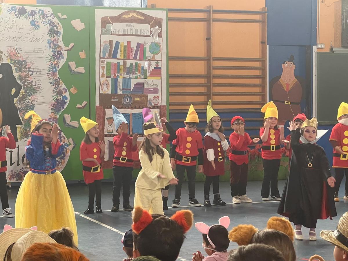El festival "SolidArte" del colegio Virgen del Fresno de Grado, en imágenes