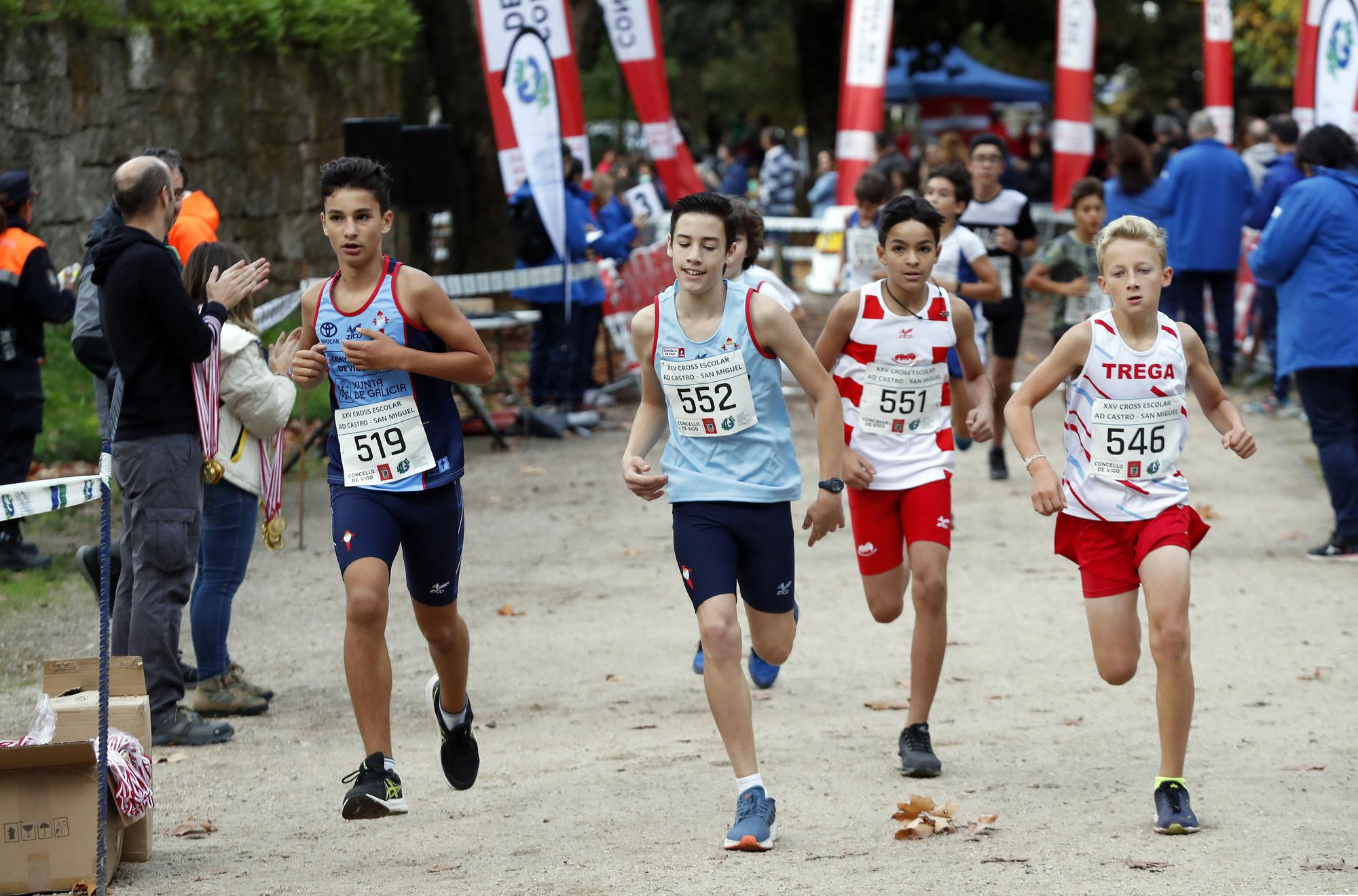 Un millar de jóvenes apuestan por el deporte en el Cross Castro San Miguel