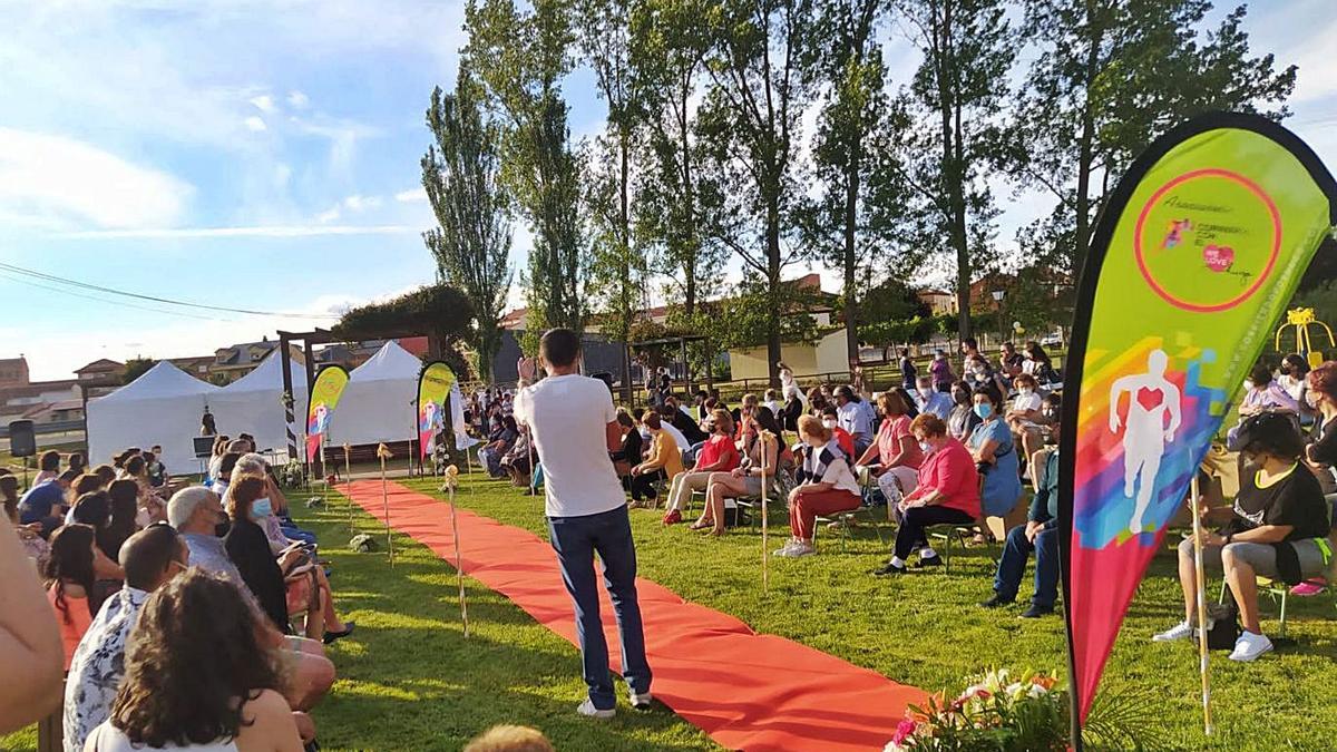 San Pedro de Ceque acoge un desfile benéfico de moda infantil