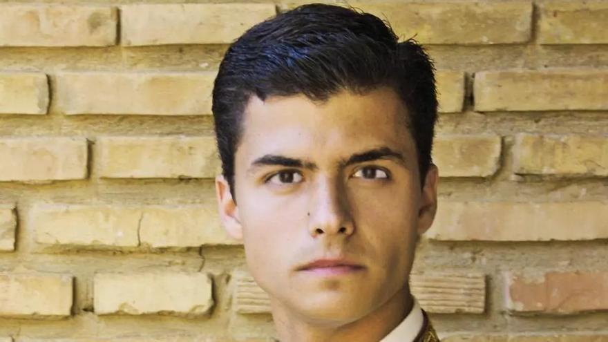 El novillero cordobés Rafael Reyes sale de vacío de la plaza de Las Ventas de Madrid