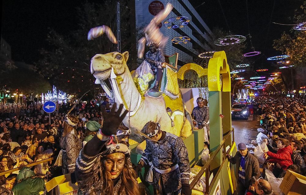 Los Reyes Magos recorren las calles de Córdoba